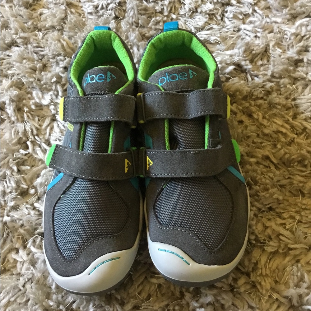 PLAE Kids Minimalist Gray Sneakers